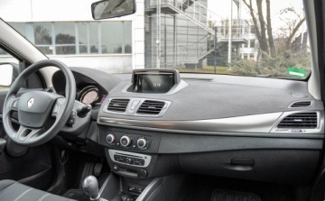 Renault Megane III Grandtour Facelifting 2013 Energy TCe 115KM 2015 Renault Megane 2015 r. Bezwypadkowy 1.2 Benzyna 115KM, zdjęcie 9