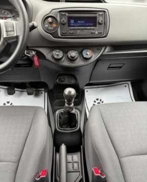 Toyota Yaris III Hatchback 5d Facelifting 2017 1.5 Dual VVT-iE 111KM 2019 Toyota Yaris salon Polska, FV-VAT 23, 1 rej 2020 r. 1.5 Benzyna 111KM, zdjęcie 4