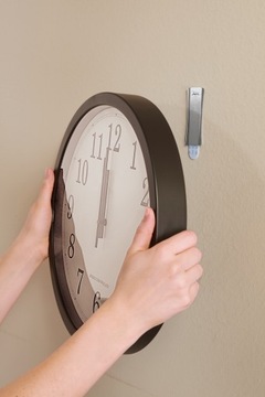 3M Command 17047 Крючок универсальный для картин, 1 крючок + 2 средние полоски