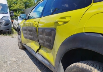 Citroen C4 Cactus Crossover 1.2 PureTech 82KM 2015 Citroen C4 Cactus 102015r, SALON POLSKA. Lekko uszkodzony lewy bok. Jezdzi., zdjęcie 23