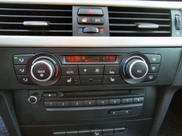 BMW Seria 3 E90-91-92-93 Touring E91 2.0 320d 177KM 2009 BMW 3 (E91) 320d xDrive 177 KM Bezwypadkowy, Automat, Nawigacja M-Pakiet, zdjęcie 24