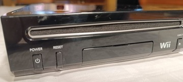 Игровая консоль черного цвета ''NINTENDO Wii RVL-101[EUR]''