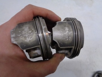 HONDA CBR 929 SC44 Tłoki Pierścienie