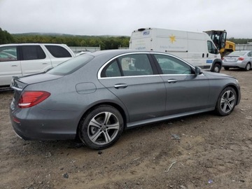 Mercedes Klasa E W213 2018 Mercedes-Benz Klasa E 2018 MERCEDES-BENZ E 300 4MATIC 2.0 Benzyna 241KM, zdjęcie 6