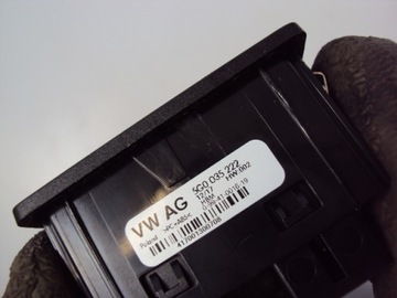 HNÍZDO AUX USB VW ARTEON 2.0 TDI DSG 17 R