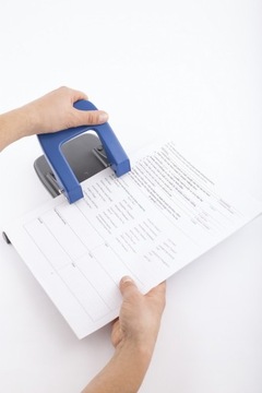 Dziurkacz D.rect 0104H do MAX 40 kartek czarny lub niebieski