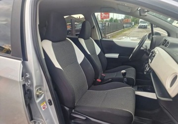 Toyota Yaris III Hatchback 5d 1.33 Dual VVT-i 99KM 2013 Toyota Yaris 1.3Benzynaniski przebiegsuper stan 1.3 Benzyna 99KM, zdjęcie 13
