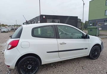 Renault Clio III Hatchback 5d 1.2 i 16V 75KM 2010 Renault Clio Renault Clio, zdjęcie 3