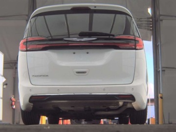 Chrysler Pacifica II 2023 Chrysler Pacifica Chrysler Pacifica Touring L FWD 2023 3.6 Benzyna 287KM, zdjęcie 2