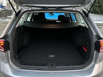 Volkswagen Passat B8 Variant Facelifting 1.5 TSI EVO 150KM 2021 Volkswagen Passat Podgrzewane fotele | APP | Tempo, zdjęcie 28