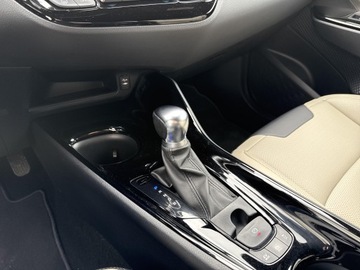 Toyota C-HR I Crossover 1.8 Hybrid 122KM 2018 Toyota C-HR 1.8 Hybrid Selection Toyota C-HR SELEC, zdjęcie 23