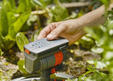 ПОВОРОТНЫЙ ДОЖДЕВАТЕЛЬ ДЛЯ ПОЛИВА ТРАВЫ Gardena AquaZoom компактный