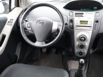 Toyota Yaris II Hatchback 5d 1.4 D-4D 90KM 2009 Toyota Yaris 1.4 D-4D, Klima, El. szyby, zdjęcie 6