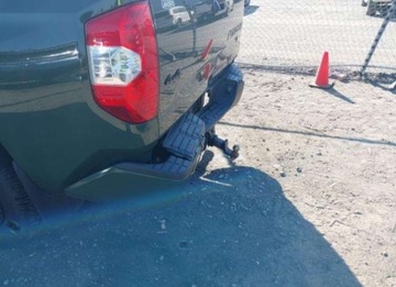 Toyota Tundra II 2021 Toyota Tundra 2021, 5.7L, 4x4, SR5, od ubezpieczalni 5.7 Benzyna 381KM, zdjęcie 2