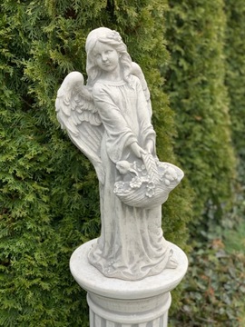 Ангел с корзиной, большая садовая фигура из бетона.