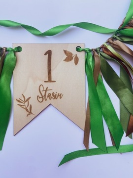 Proporczyk cyferka na krzesełko z imieniem, liście