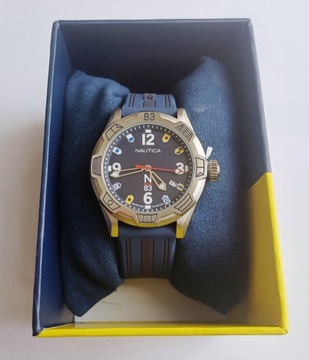 Nowy zegarek Nautica POLIGNANO NAPPOF915 - wojskowy styl