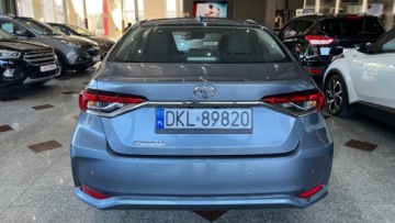 Toyota Corolla XII Sedan Facelifting 1.5 VVT-i 125KM 2023 Toyota Corolla 1.5 Benzyna 125 km tylko 32 tys. przebiegu 1.5 Benzyna 125KM, zdjęcie 4
