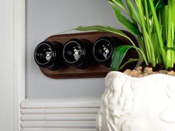 РОЗЕТКА РЕТРО ЛОФТ КЕРАМИЧЕСКАЯ 230В ПОВЕРХНОСТЬ ЧЕРНАЯ