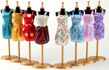 Набор одежды и аксессуаров для кукол из 85 предметов - для детей от 3 лет.