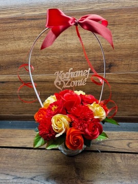 PIĘKNY Bukiet kosz kwiaty mydlane pachnące CZERWONY z NAPISEM topperem pik