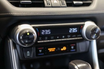 Toyota RAV4 V SUV 2.5 Hybrid Dynamic Force 222KM 2019 Toyota RAV4 2.5 Hybrid Executive 4x4 JBLSKYVIEW 2.5 Hybryda 222KM, zdjęcie 19