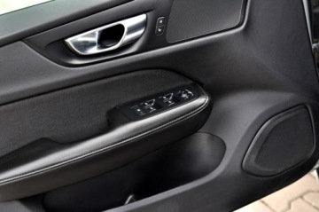 Volvo V60 I Kombi Facelifting 2.0 D2 DRIVE-E 120KM 2020 Volvo V60 2.0 D3 150KM Navi Led Climatronic Pdc, zdjęcie 16