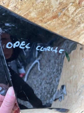 BLATNÍK LEVÝ PŘEDNÍ OPEL CORSA E