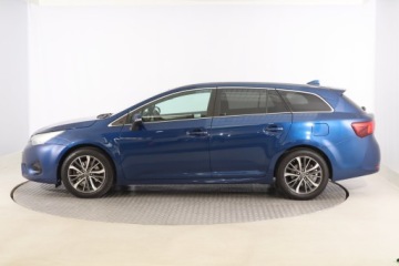 Toyota Avensis III Wagon Facelifting 2015 2.0 D-4D 143KM 2016 Toyota Avensis 2.0 D-4D, Salon Polska, Serwis ASO, zdjęcie 2