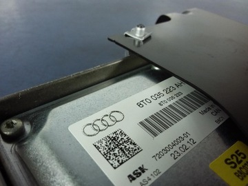AUDI A4 B8 УСИЛИТЕЛЬ 8T0035223A
