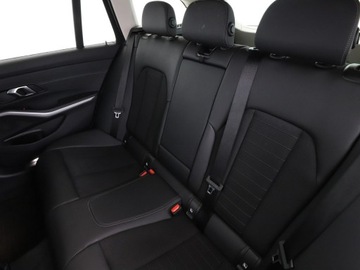 BMW Seria 3 G20-G21 Touring 2.0 320d 190KM 2020 BMW 320 MHEV xDrive Advantage Navi ACC HUD Grzane, zdjęcie 16