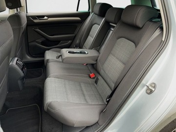 Volkswagen Passat B8 Variant Facelifting 2.0 TDI SCR 150KM 2022 Volkswagen Passat 2.0 TDI 150KM Business DSG SerwisASO Acc Led Nawi AppCon, zdjęcie 9