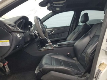 Mercedes Klasa E W212 2012 Mercedes-Benz Klasa E 63 AMG 2012 5.5l 5.5 Benzyna 518KM, zdjęcie 7