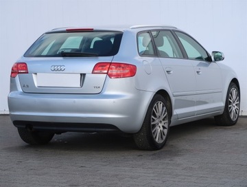 Audi A3 8P Hatchback 3d 1.6 TDI 105KM 2011 Audi A3 1.6 TDI, Klima, Klimatronic, Tempomat, zdjęcie 4