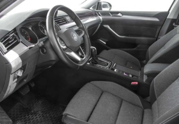 Volkswagen Passat B8 Variant Facelifting 2.0 TSI 190KM 2023 Volkswagen Passat 2.0 Benzyna 190KM, zdjęcie 10