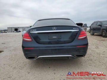 Mercedes Klasa E W213 2017 Mercedes-Benz Klasa E _E300_W213_2.0 L_241 km_2017r 2.0 Benzyna 241KM, zdjęcie 5