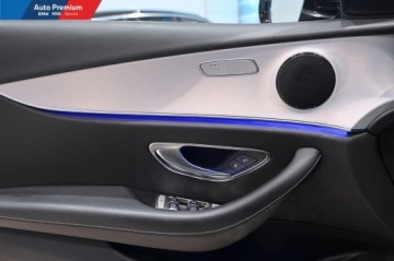 Mercedes Klasa E W213 Limuzyna Facelifting 2.0 E220d 194KM 2022 Mercedes-Benz Klasa E 220dFV23Reflektory LED StatyczneOswietlenie Ambiente, zdjęcie 9