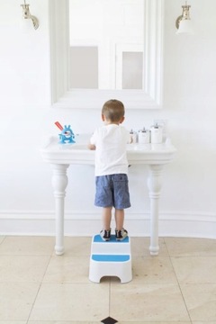 ПРИНЦ ЛЬВИНОЕ СЕРДЦЕ - ДВУХСТУПЕНЧАТАЯ ПЛАТФОРМА СО СТЕНДОМ