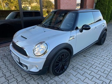 Mini Mini R56 Hatchback Facelifting 1.6 184KM 2013 MINI Cooper S 1.6 benzyna 184 KM 6 biegow czarny dach zarej w PL zami
