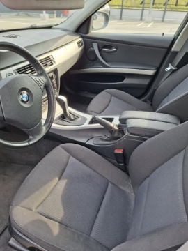 BMW Seria 3 2010 BMW 318i (E90) - benzyna / automat, zdjęcie 8