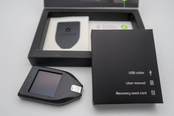Криптовалютный кошелек Trezor T черный
