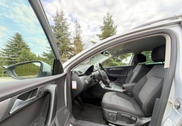 Volkswagen Passat B7 Variant 1.6 TDI CR DPF BlueMotion 105KM 2012 Volkswagen Passat Volkswagen Passat 1.6 TDI DPF BlueMot Highline 1.6 Diesel, zdjęcie 14