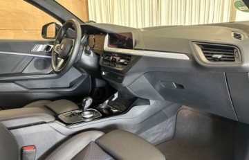 BMW Seria 1 F40 2021 BMW Seria 1 M SPORT Salon Polska ASO R-CARS Warszawa 1.5 Benzyna 136KM, zdjęcie 8