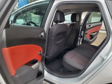 Opel Astra J Hatchback 5d 1.6 Twinport ECOTEC 115KM 2011 Opel Astra 1.6 115 KM 100% Przebieg 105 Tyś km, zdjęcie 15