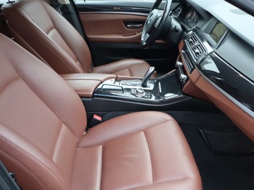 BMW Seria 5 F10-F11 Limuzyna 520d 184KM 2014 BMW 5 520d, 181 KM, Automat, Navi, Xenon, zdjęcie 8