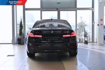 BMW Seria 5 G30-G31 Limuzyna Facelifting 3.0 540i 333KM 2023 BMW Seria 5 540i xDriveFV23Adaptacyjny Reflektor LEDM Kierownica Skorzana, zdjęcie 17