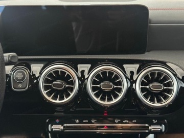 Mercedes CLA C118/X118 Coupe Facelifting 1.3 200 163KM 2025 MERCEDES-BENZ CLA 200 AMG Line Sedan 1.3 (163KM) 2025, zdjęcie 9