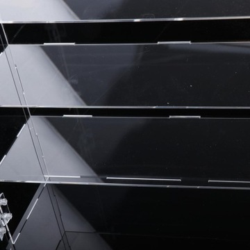 Коллекции прозрачных акриловых витрин Riser