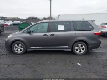 Toyota Sienna III 2020 Toyota Sienna L 2020 3.5 Benzyna 296KM, zdjęcie 2