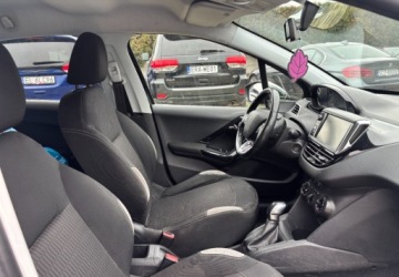 Peugeot 208 I Hatchback 3d 1.6 e-HDI 92KM 2014 Peugeot 208 2014r. 1.6 Diesel 92KM, zdjęcie 9